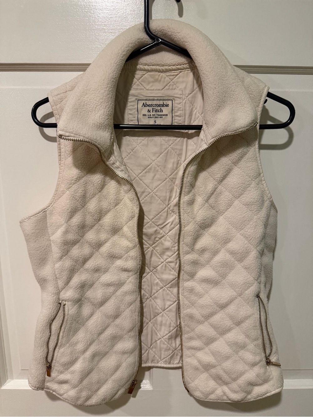 Abercrombie & Fitch Cream Quilted Fleece Vest